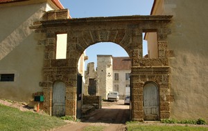 Portail d'entrée du château de Challement