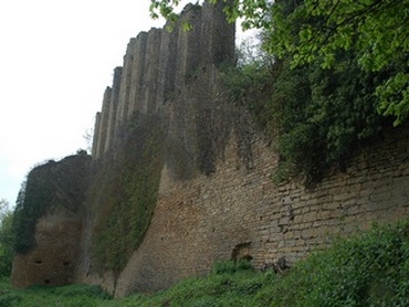 Château de Lourdon après que le lierre ait été enlevé