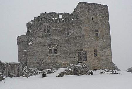 Le château du Cheylard sous la neige