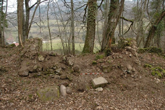 La porte Bleue - Château d'Alone-Toulongeon à La-Chapelle-sous-Uchon